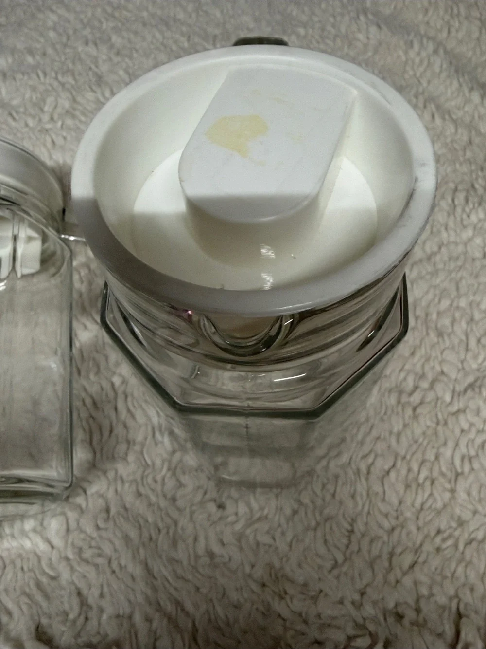 Set of 2 Clear Glass water pitchers spout 3 cups capacity with White Lids